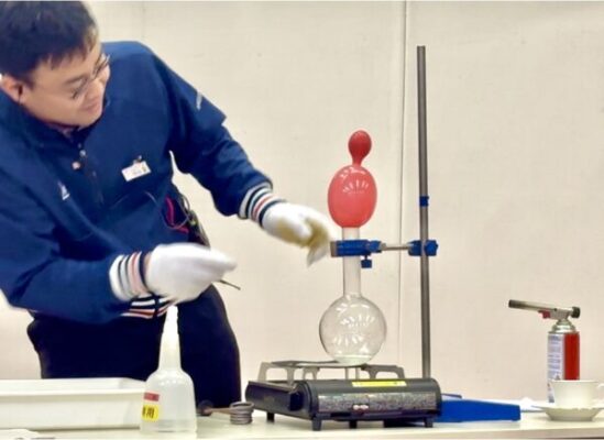 1/12（月・祝）スペシャルサイエンスショー「みえないなぞを調査せよ！水蒸気追跡ファイル！」